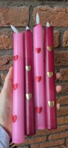 roze en rode Led-Kaarsen met hartjes (set van 2)
