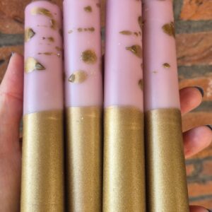 dinerkaarsen roze met gouden dots